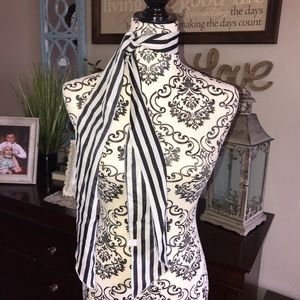 Black and white stripe scarf